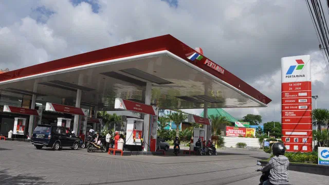 Kelangkaan BBM di Bali, Warga Antre Berjam-jam hingga Sempat Pingsan